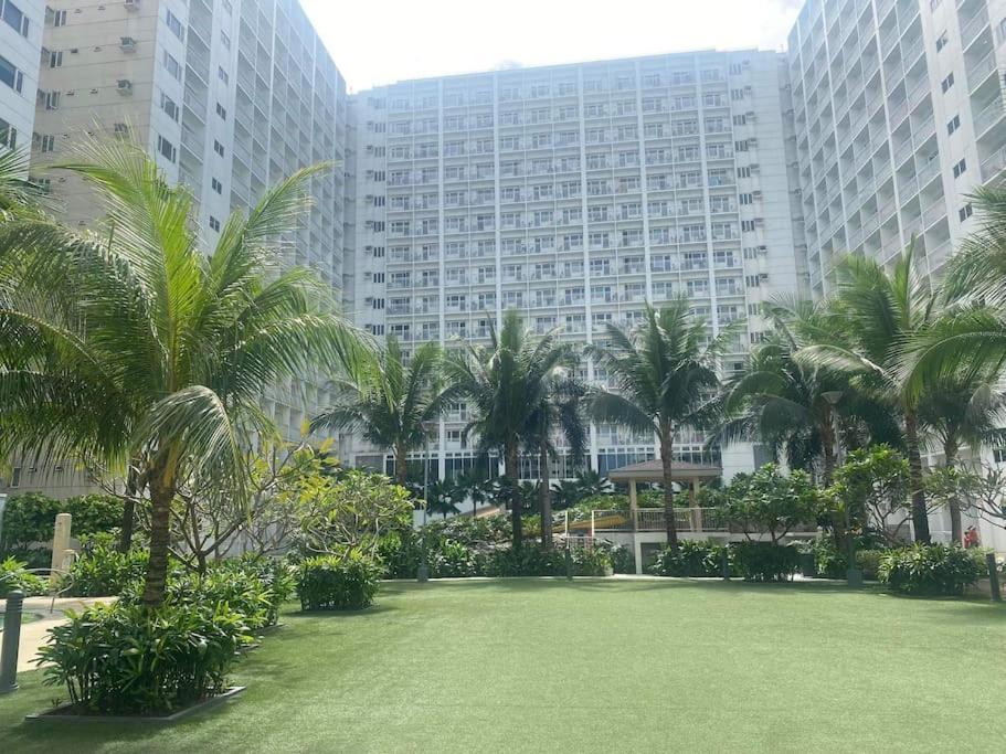 Shore 1 & 3 Residences Moa 1Br With Balcony By Darpm Manila Exterior photo