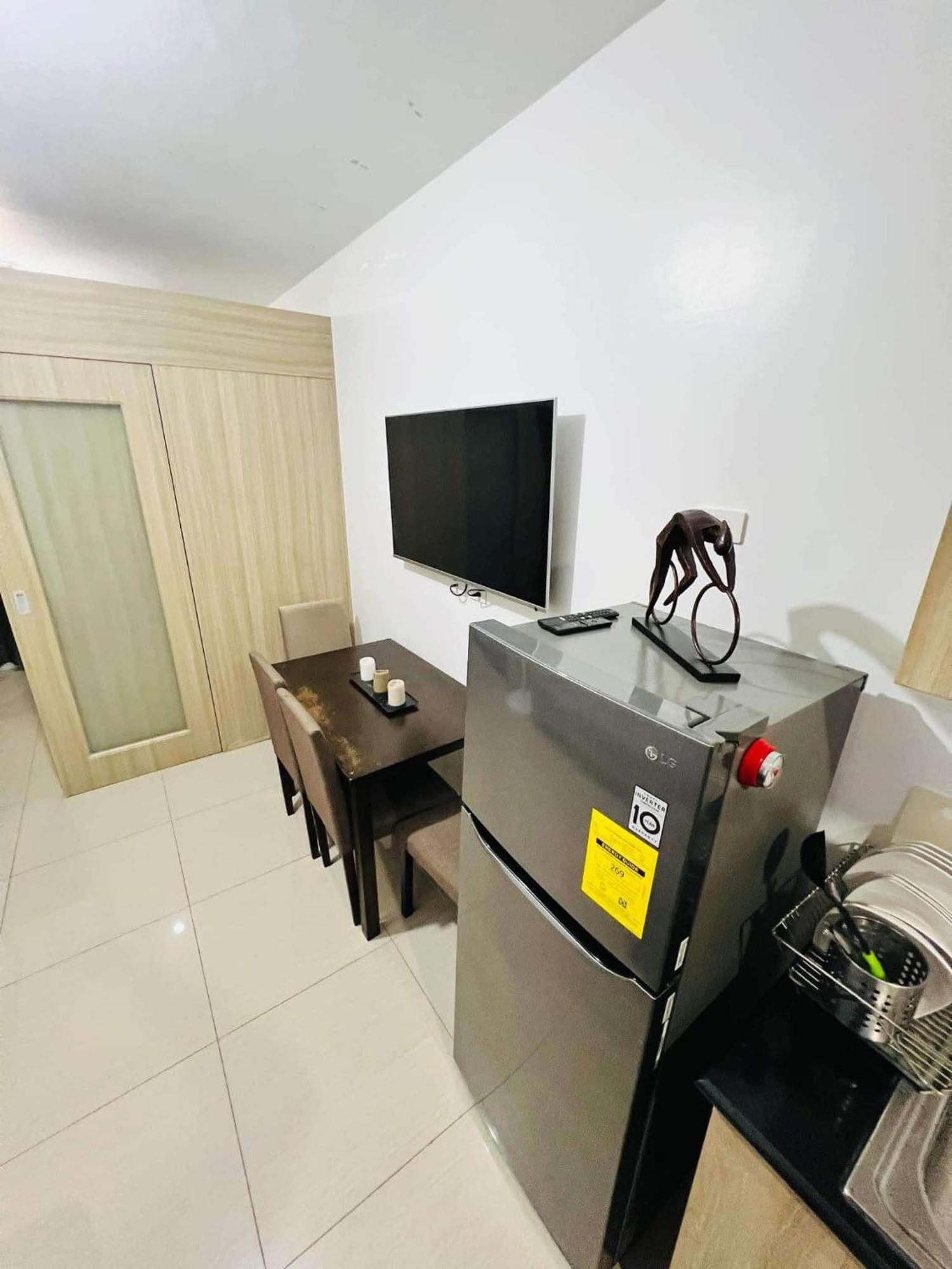 Shore 1 & 3 Residences Moa 1Br With Balcony By Darpm Manila Exterior photo